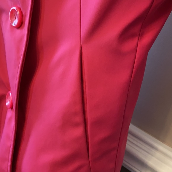 Adorable hot pink raincoat with removable lining - Picture 4 of 7
